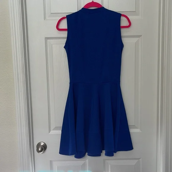 Sleeveless mini dress with pockets - Picture 2 of 5